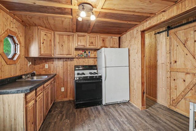 114 S 180th Avenue, Hesperia, MI 49421