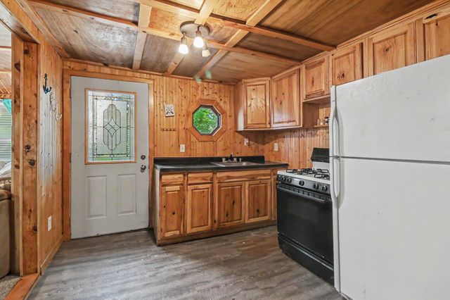 114 S 180th Avenue, Hesperia, MI 49421