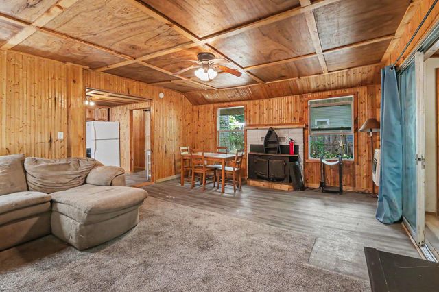 114 S 180th Avenue, Hesperia, MI 49421