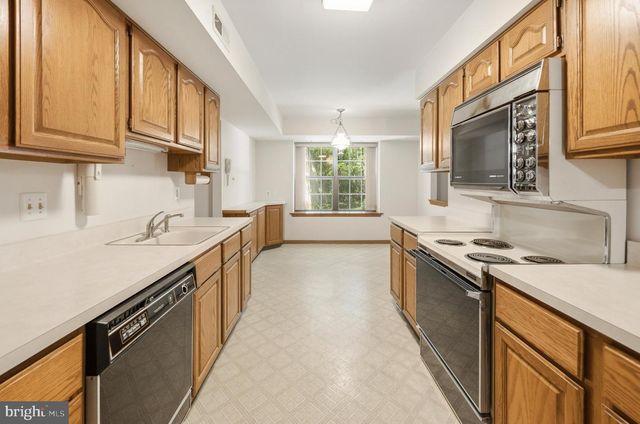 5 PRINCE ANDREW CT, Marlton, NJ 08053