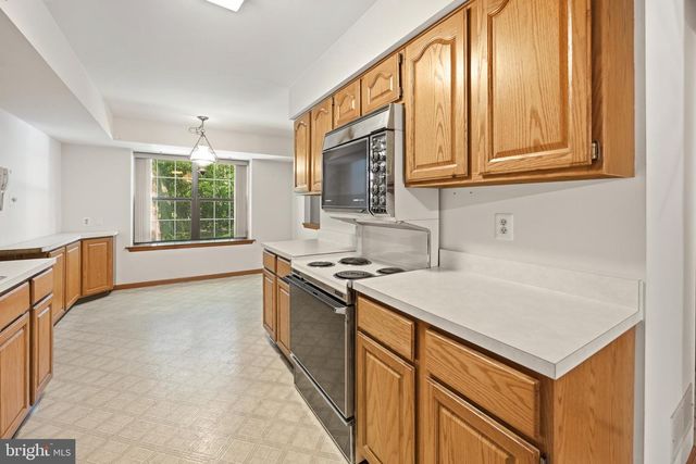 5 PRINCE ANDREW CT, Marlton, NJ 08053