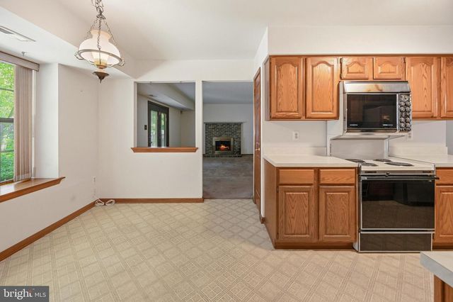 5 PRINCE ANDREW CT, Marlton, NJ 08053