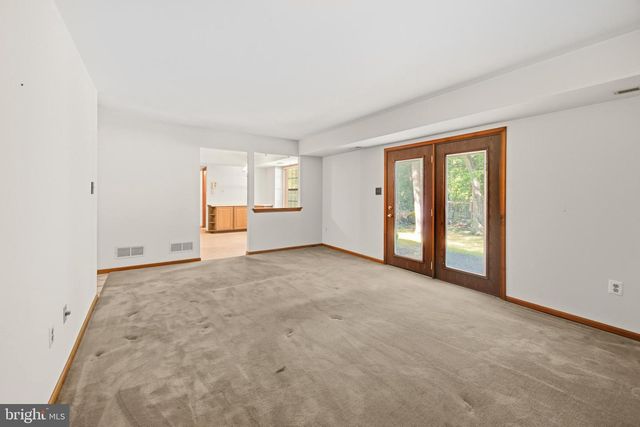 5 PRINCE ANDREW CT, Marlton, NJ 08053