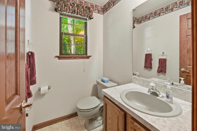 5 PRINCE ANDREW CT, Marlton, NJ 08053