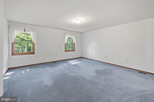 5 PRINCE ANDREW CT, Marlton, NJ 08053
