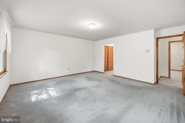 5 PRINCE ANDREW CT, Marlton, NJ 08053