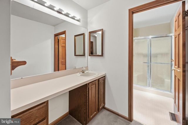 5 PRINCE ANDREW CT, Marlton, NJ 08053