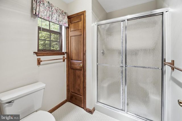 5 PRINCE ANDREW CT, Marlton, NJ 08053