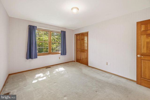 5 PRINCE ANDREW CT, Marlton, NJ 08053