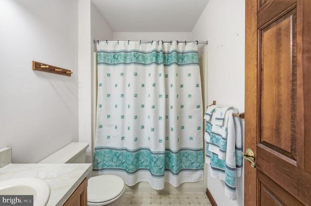 5 PRINCE ANDREW CT, Marlton, NJ 08053