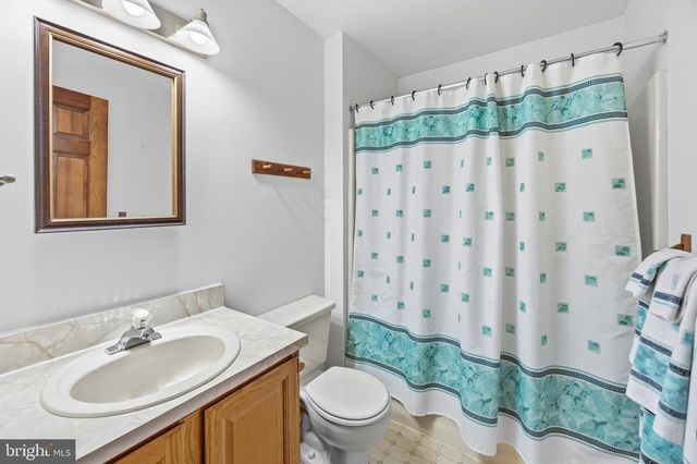 5 PRINCE ANDREW CT, Marlton, NJ 08053
