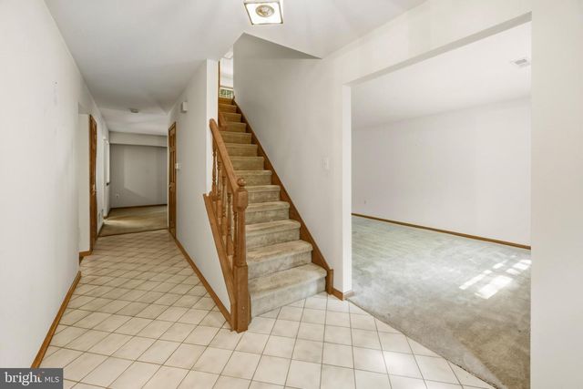 5 PRINCE ANDREW CT, Marlton, NJ 08053