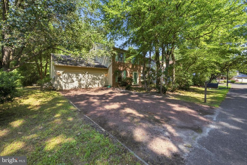 5 PRINCE ANDREW CT, Marlton, NJ 08053