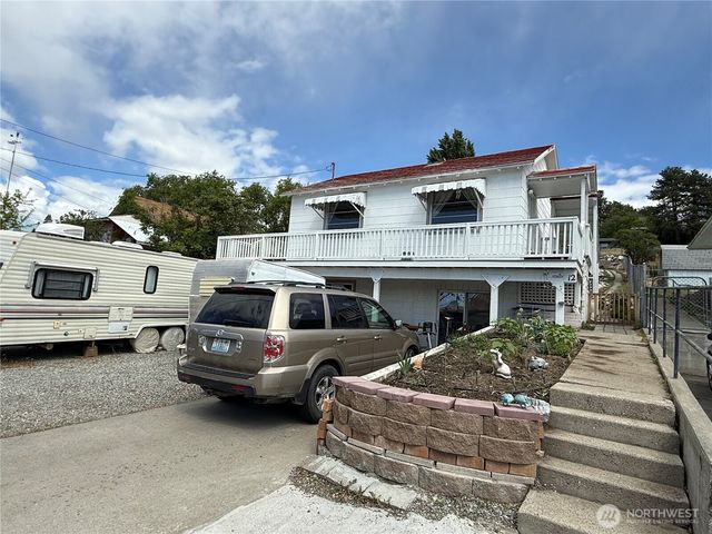 12 Dewberry Avenue W, Omak, WA 98841
