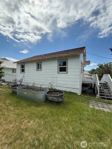 12 Dewberry Avenue W, Omak, WA 98841