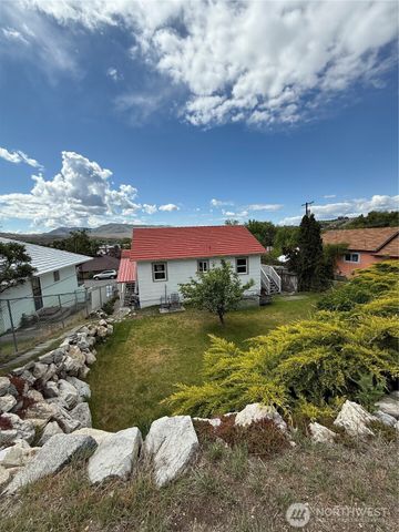 12 Dewberry Avenue W, Omak, WA 98841