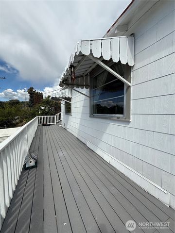 12 Dewberry Avenue W, Omak, WA 98841