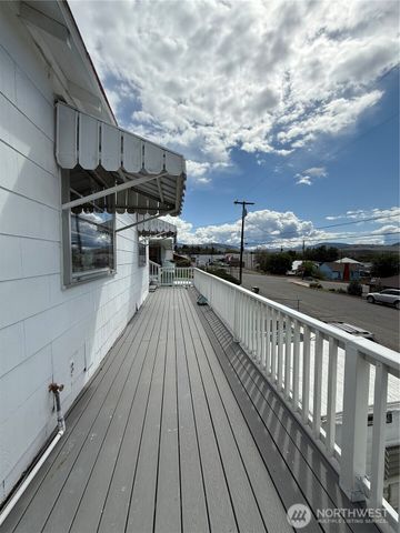 12 Dewberry Avenue W, Omak, WA 98841