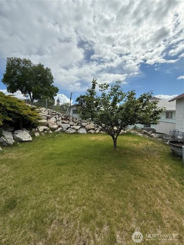 12 Dewberry Avenue W, Omak, WA 98841