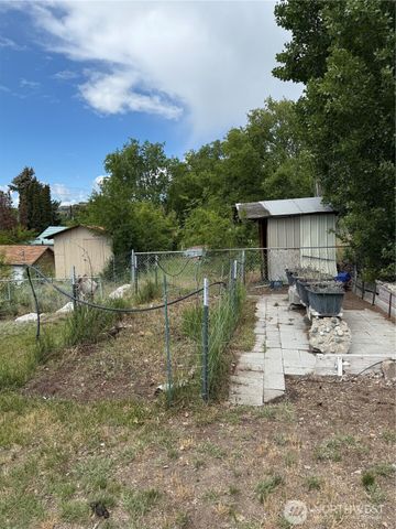 12 Dewberry Avenue W, Omak, WA 98841