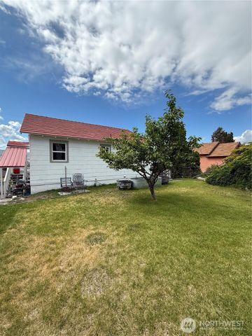 12 Dewberry Avenue W, Omak, WA 98841