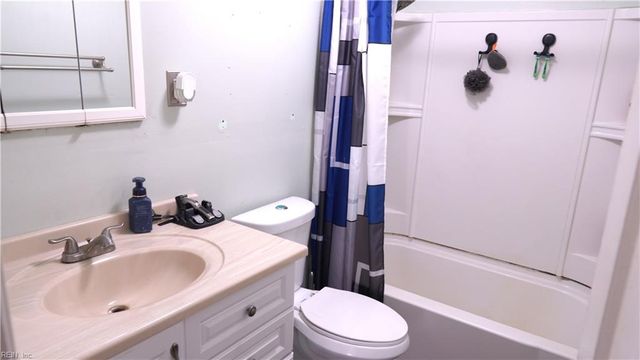 39 Pollux CIR W, Portsmouth, VA 23701