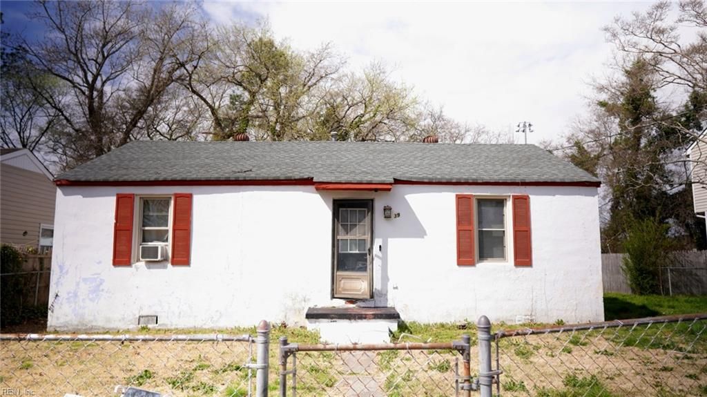 39 Pollux CIR W, Portsmouth, VA 23701