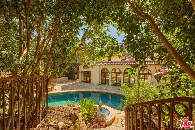 1260 Roscomare Road, Los Angeles, CA 90077