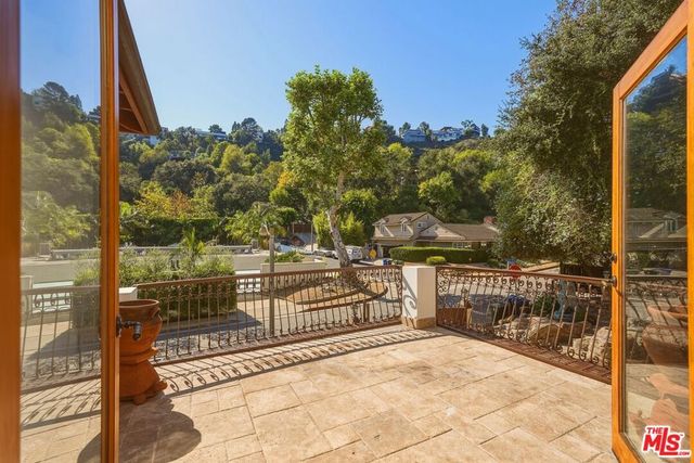 1260 Roscomare Road, Los Angeles, CA 90077