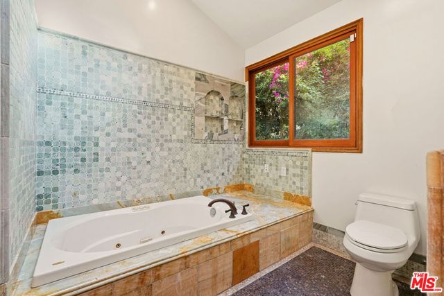 1260 Roscomare Road, Los Angeles, CA 90077