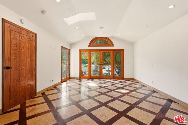 1260 Roscomare Road, Los Angeles, CA 90077