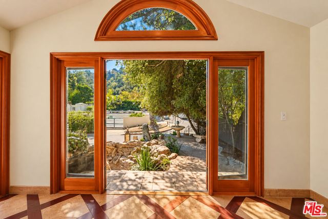 1260 Roscomare Road, Los Angeles, CA 90077