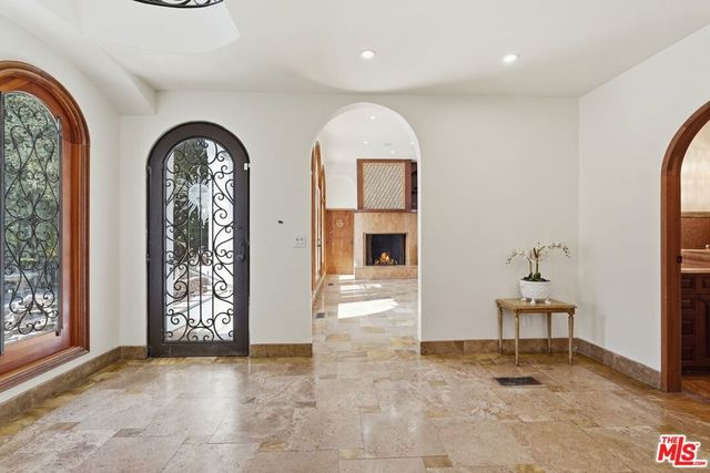 1260 Roscomare Road, Los Angeles, CA 90077