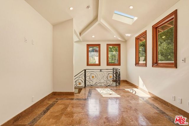 1260 Roscomare Road, Los Angeles, CA 90077