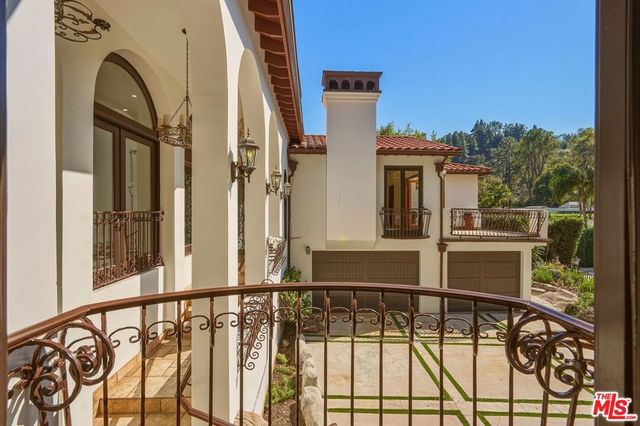 1260 Roscomare Road, Los Angeles, CA 90077