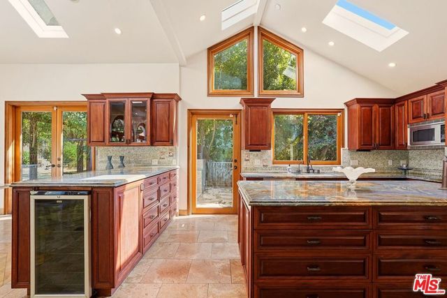 1260 Roscomare Road, Los Angeles, CA 90077