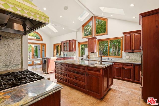 1260 Roscomare Road, Los Angeles, CA 90077