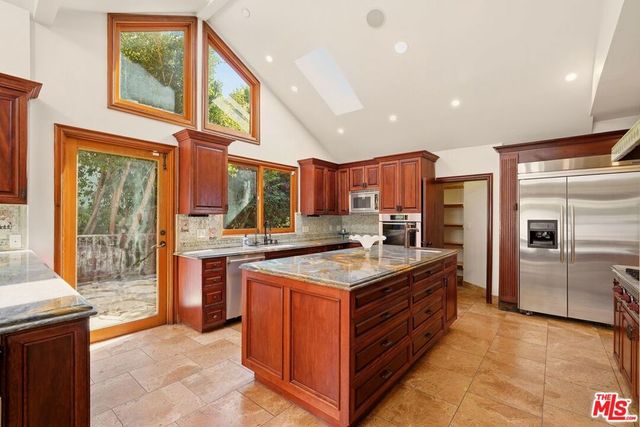 1260 Roscomare Road, Los Angeles, CA 90077