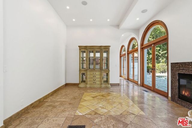1260 Roscomare Road, Los Angeles, CA 90077