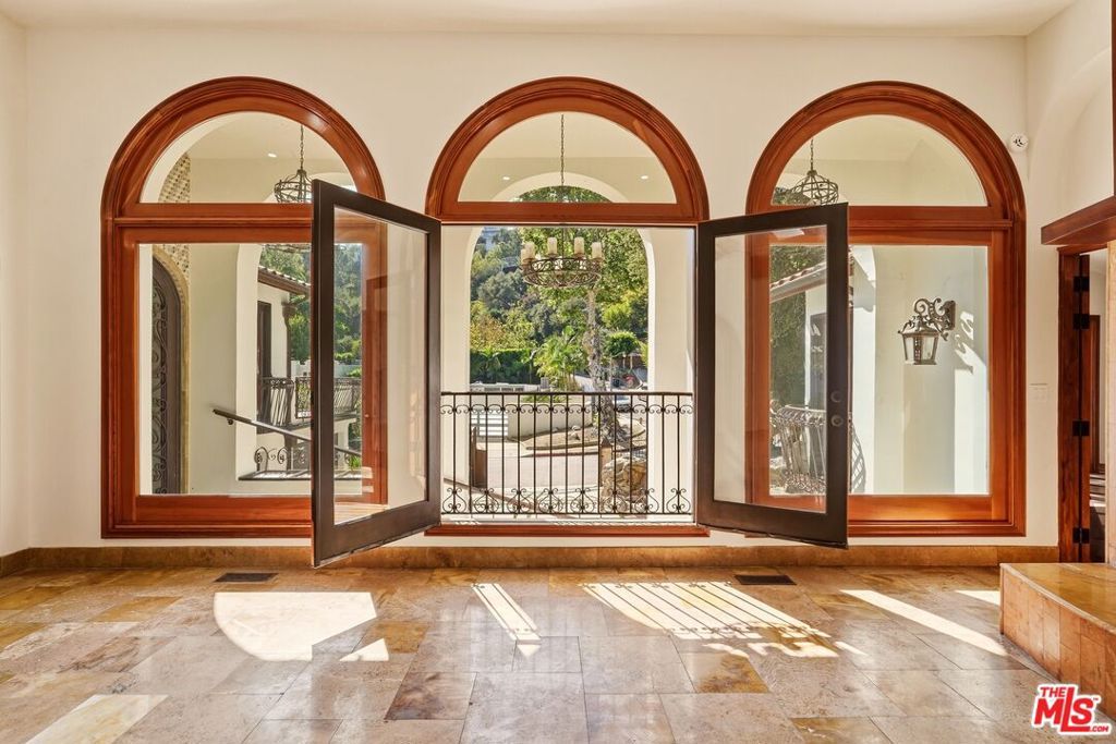 1260 Roscomare Road, Los Angeles, CA 90077 — photo 4