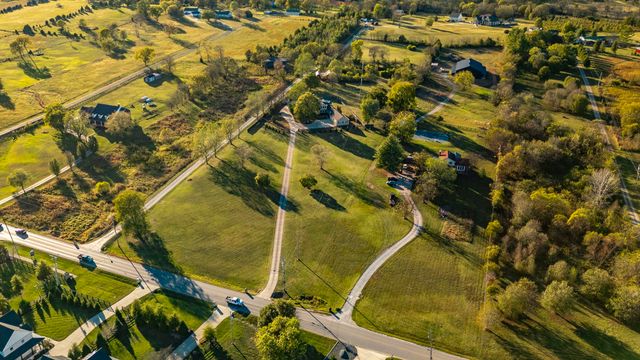 1745 Saundersville Rd, Hendersonville, TN 37075