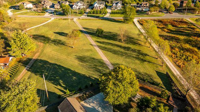 1745 Saundersville Rd, Hendersonville, TN 37075