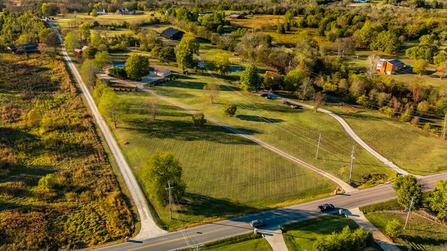 1745 Saundersville Rd, Hendersonville, TN 37075