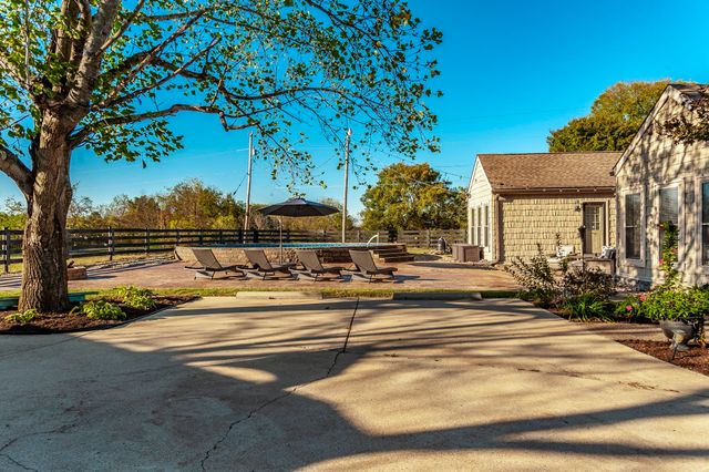 1745 Saundersville Rd, Hendersonville, TN 37075