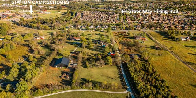 1745 Saundersville Rd, Hendersonville, TN 37075