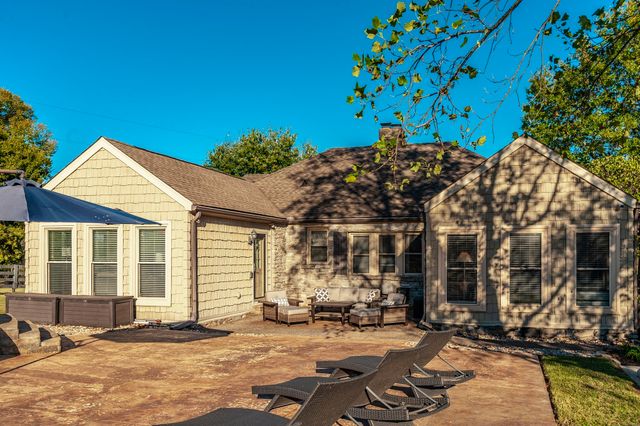 1745 Saundersville Rd, Hendersonville, TN 37075