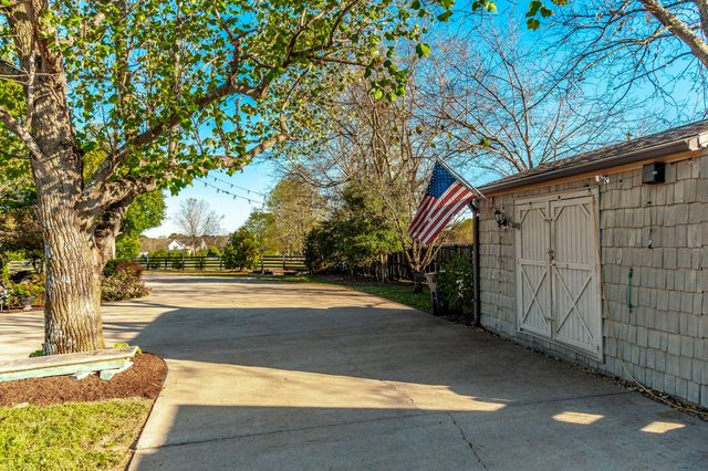 1745 Saundersville Rd, Hendersonville, TN 37075