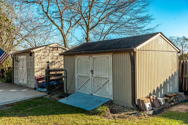 1745 Saundersville Rd, Hendersonville, TN 37075