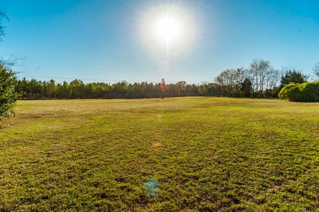 1745 Saundersville Rd, Hendersonville, TN 37075