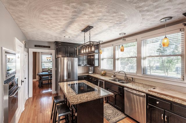 1745 Saundersville Rd, Hendersonville, TN 37075